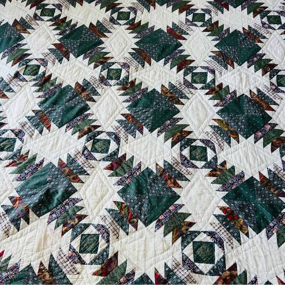 Vintage Pineapple Pattern Cotton Quilt – 100” x 90” Queen/King.